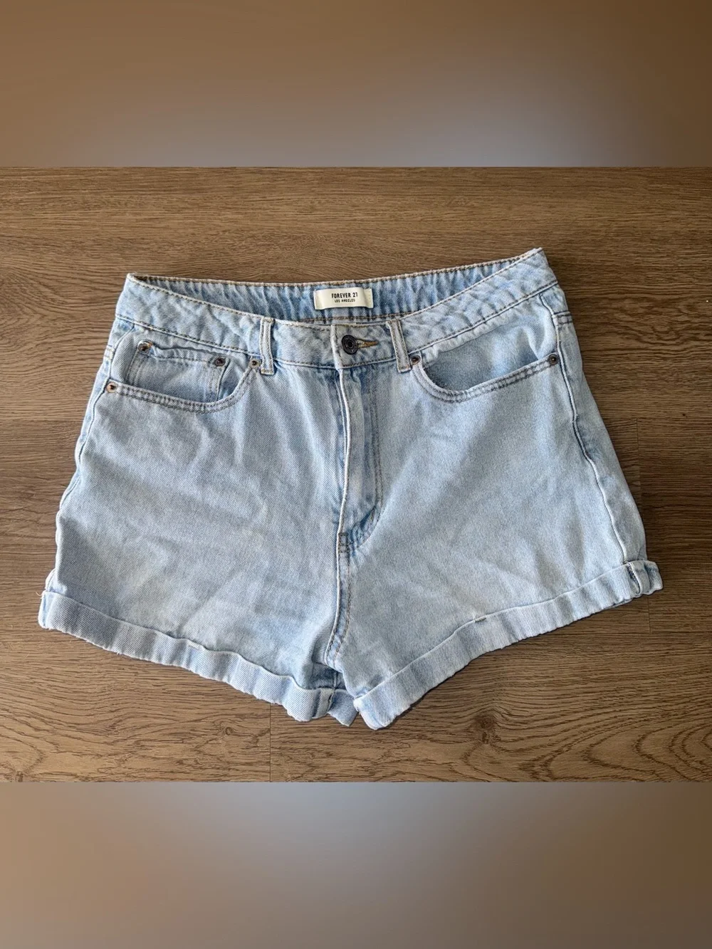 Forever 21 Light Wash Denim Mom Shorts - Women's Casual Jean Shorts Size 27